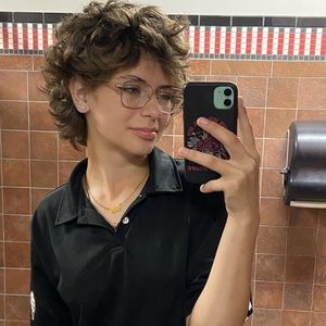 Meet your Posher, Nia